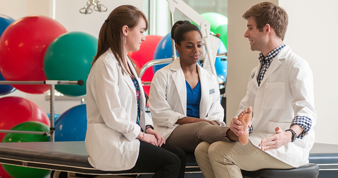 PT students in a PT clinic