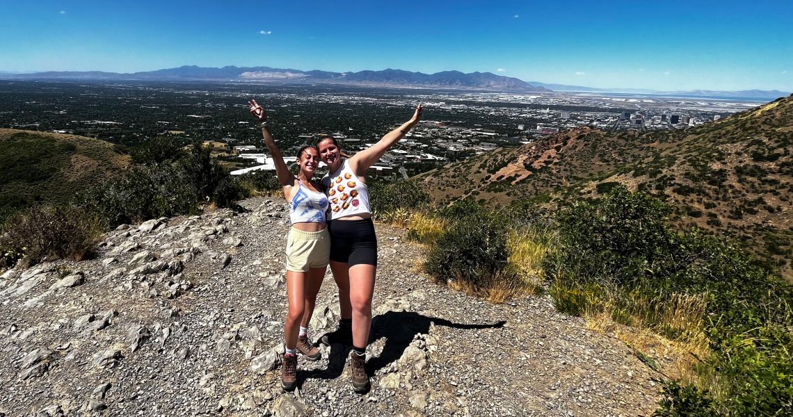 DPT students hiking while on clinical in Utah